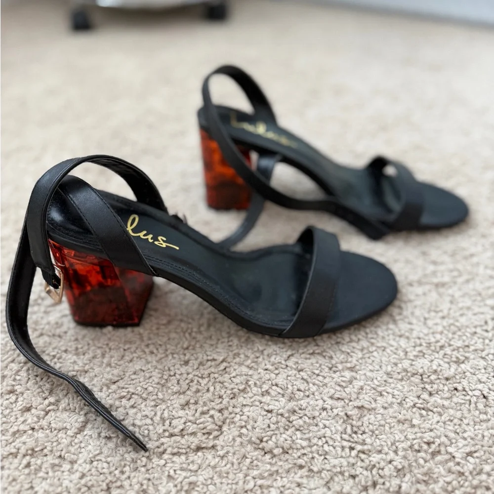 Lulu's Black Sandal with Tortoiseshell Block Heel - Picture 4 of 4